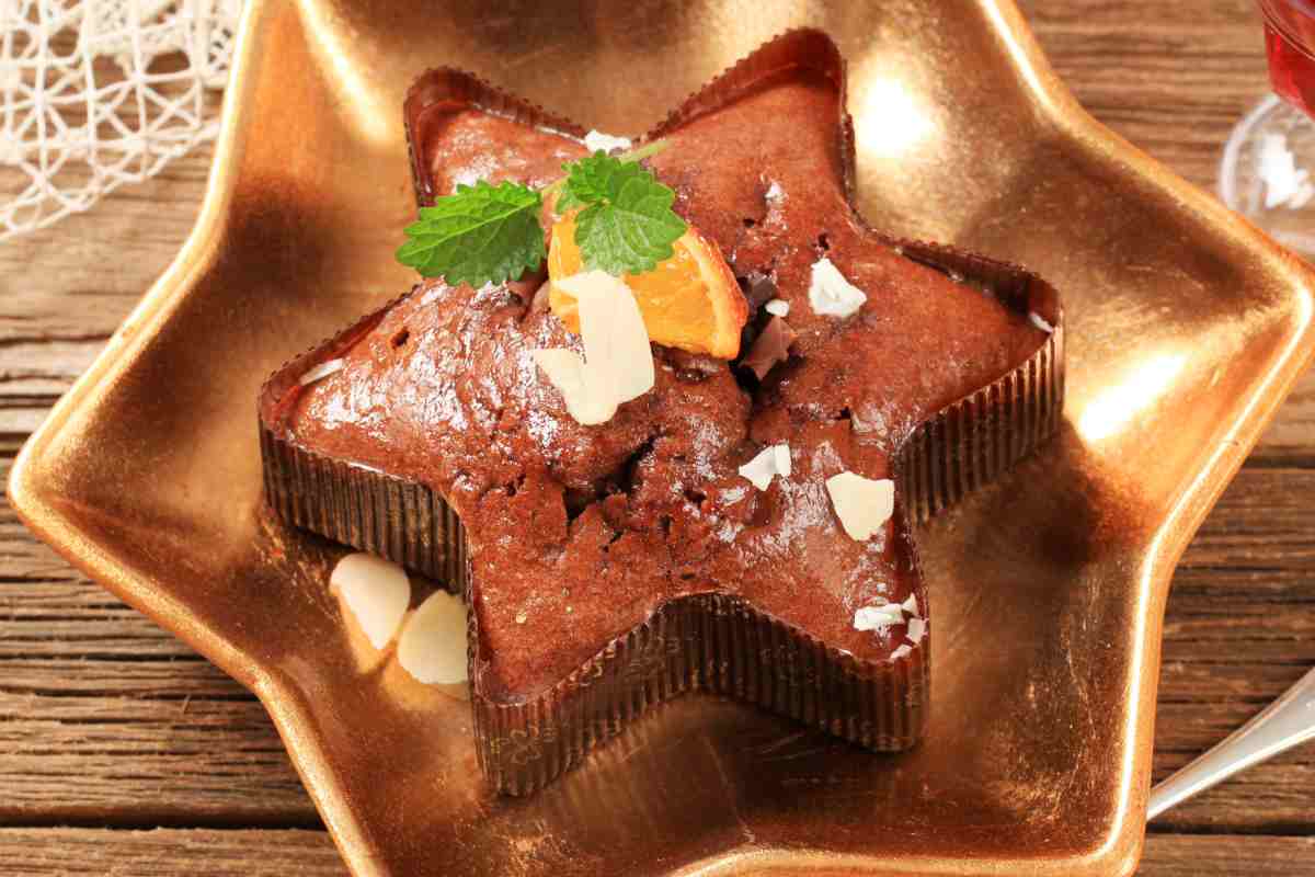 Torta Stella dolce di Natale in un piatto a forma di stella