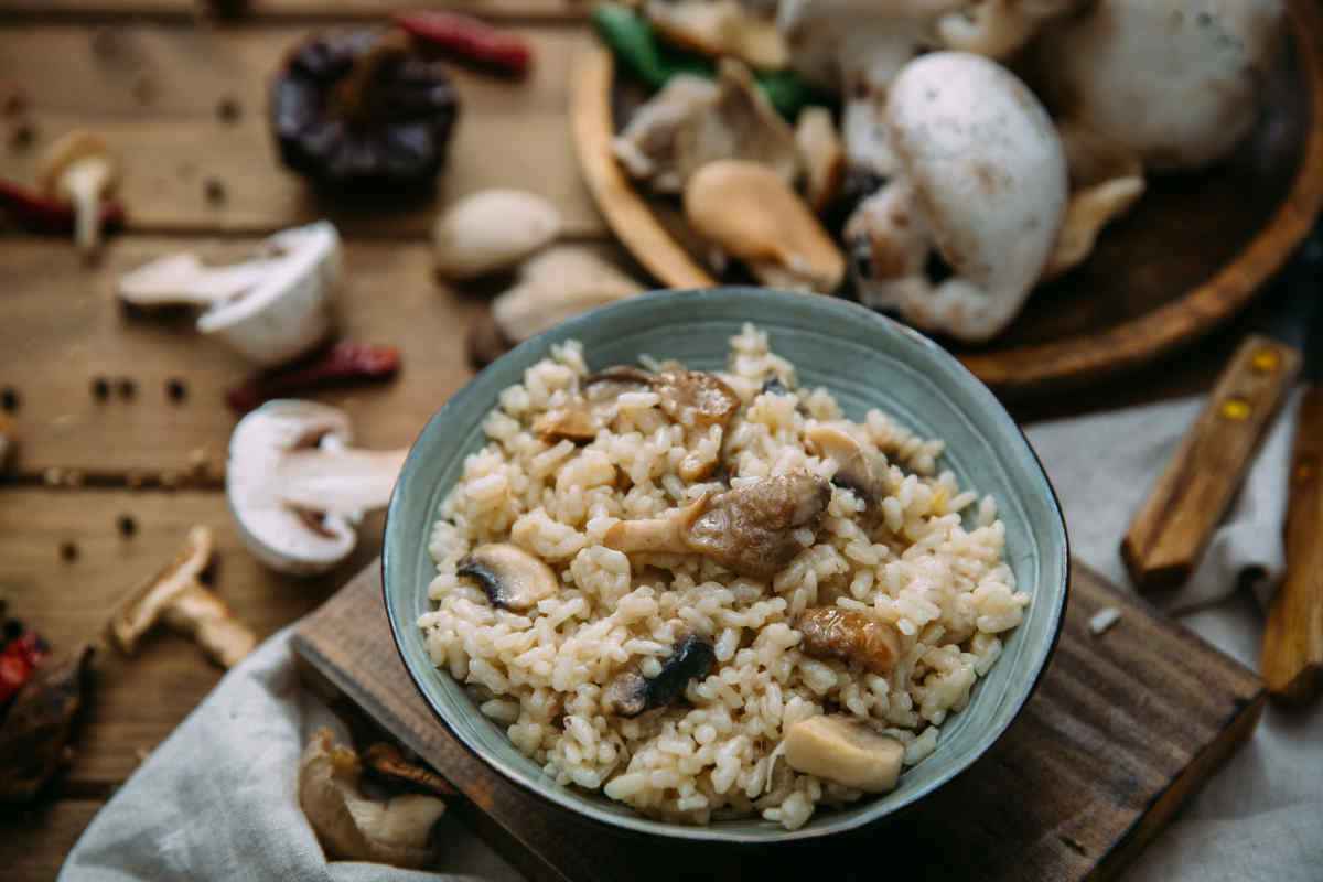 piatto tondo con risotto funghi e tartufo