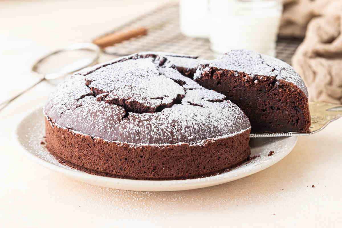 vassoio con torta al cioccolato senza burro