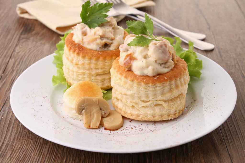 piatto con vol au vent funghi e tartufo con pollo