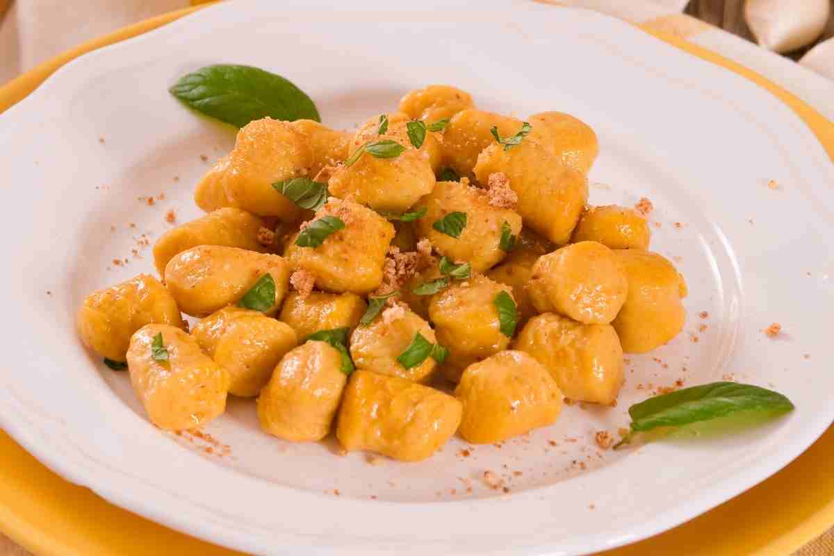 Gnocchi di zucca, la ricetta facile e veloce per un primo colorato e sfizioso