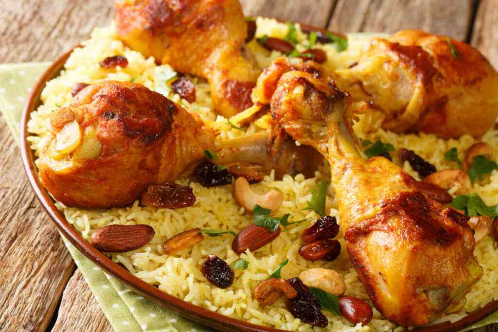 piatto di riso e pollo Majboos tra le ricette del qatar