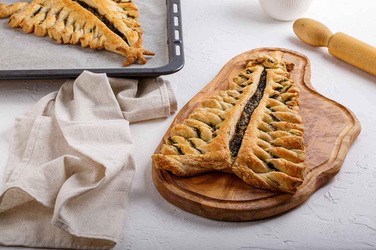 L’antipasto scenografico del tuo menu di Natale: l’albero di pasta sfoglia con spinaci e ricotta