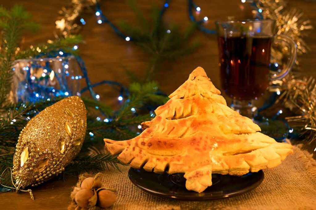 Albero di natale di pasta sfoglia farcito