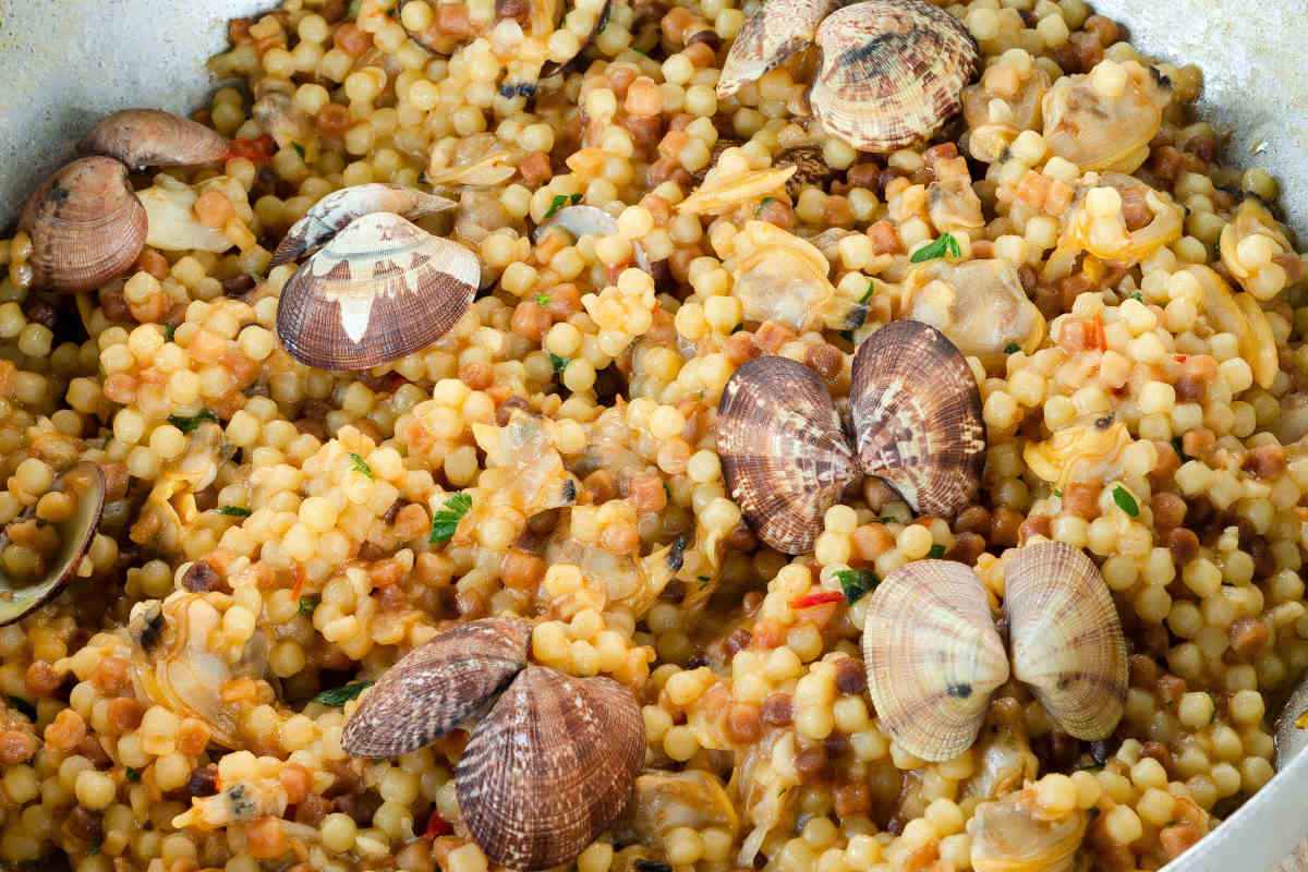 piatto di fregola con arselle