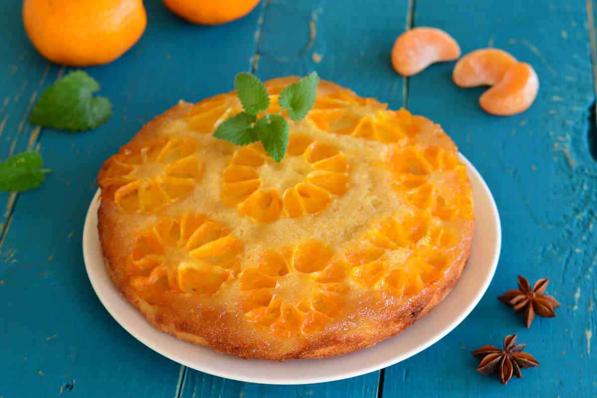 vassoio con torta al mandarino soffice