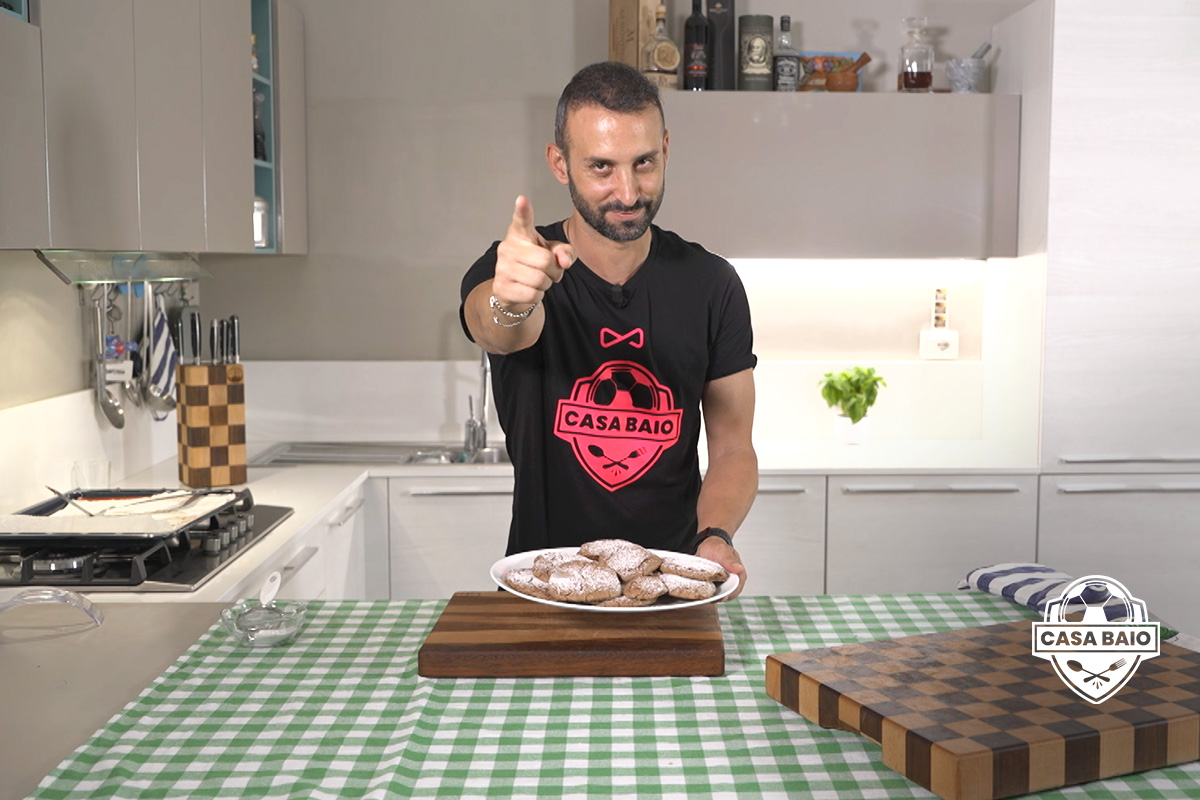 CasaBaio schiera in campo i biscotti cannella e cioccolato