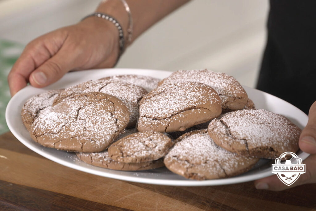 piatto con i biscotti cannella e cioccolato di casabaio