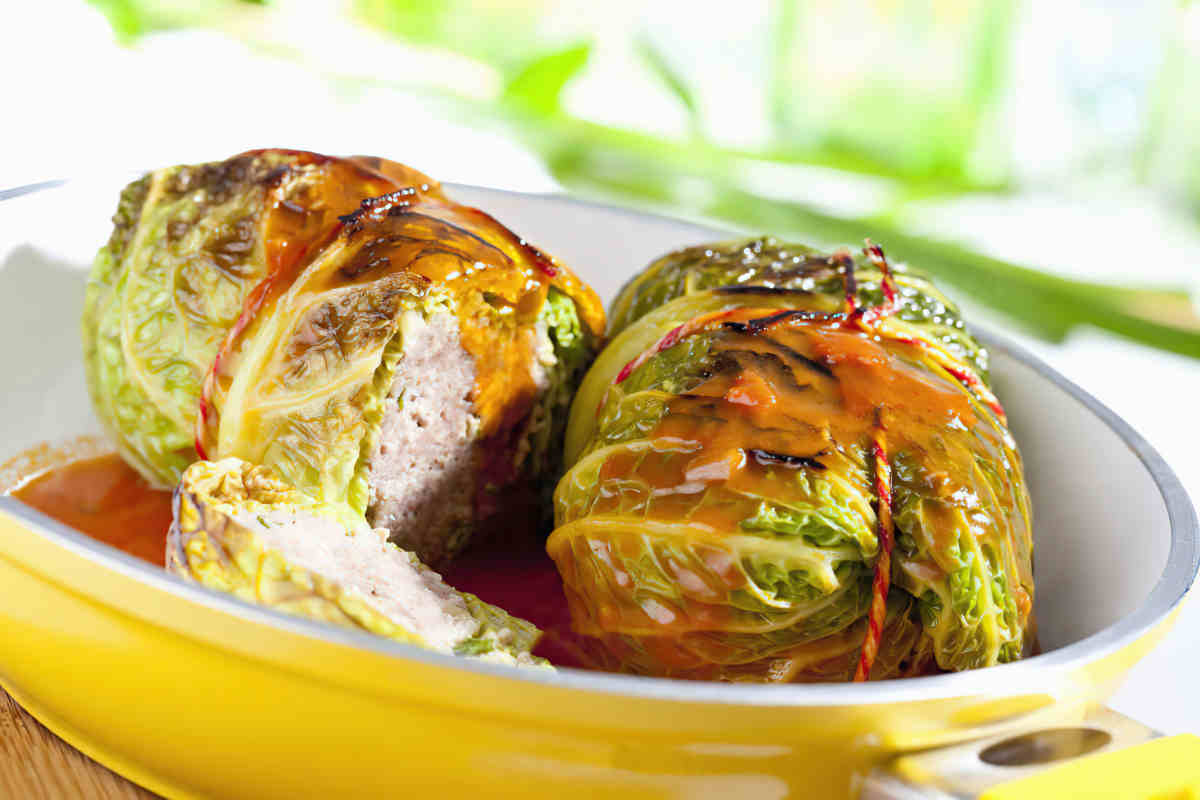 pirofila con verza ripiena di carne cotta al forno