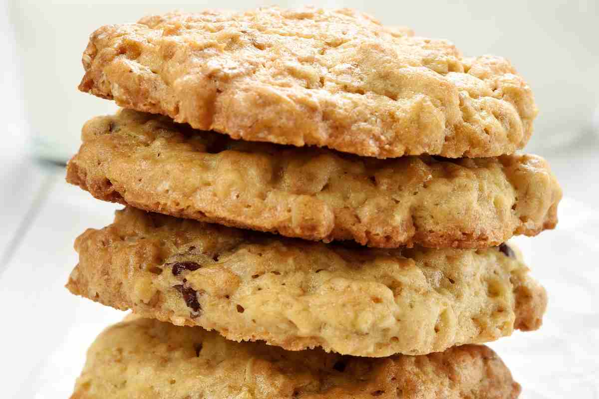 biscotti proteici uno sull'altro visti da vicini