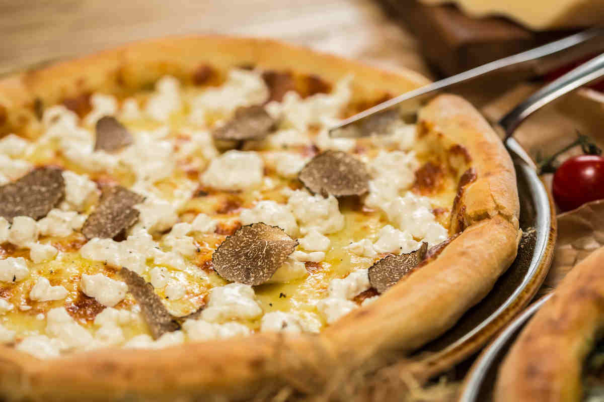 Pizza bianca al tartufo