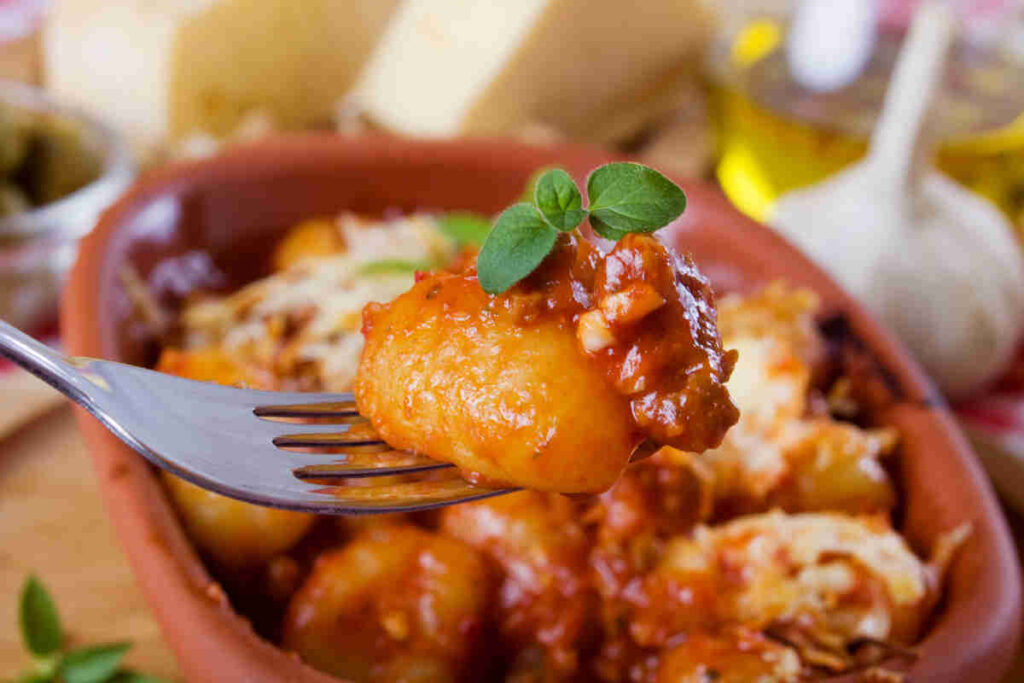 gnocchi ripieni con ragù