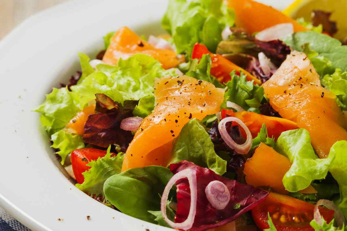 Insalata con salmone affumicato