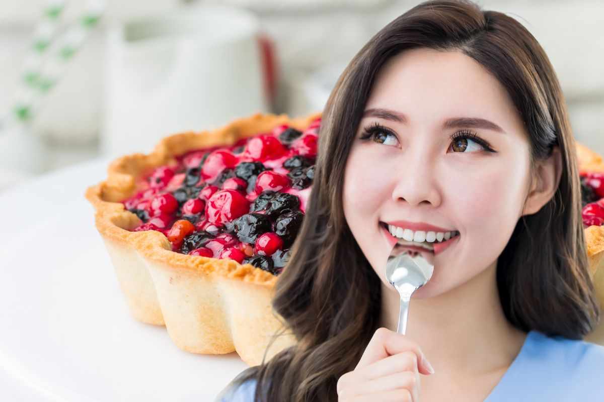 Alta e con un cuore super cremoso e fruttato: prova anche tu la crostata che sta spopolando sul web