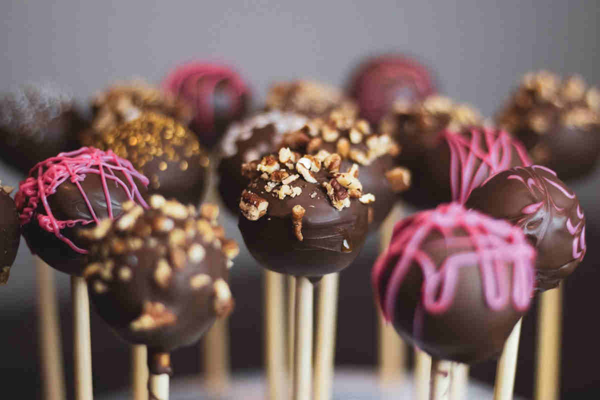 dolcetto facile veloce del giorno - cake pops - buttalapasta.it