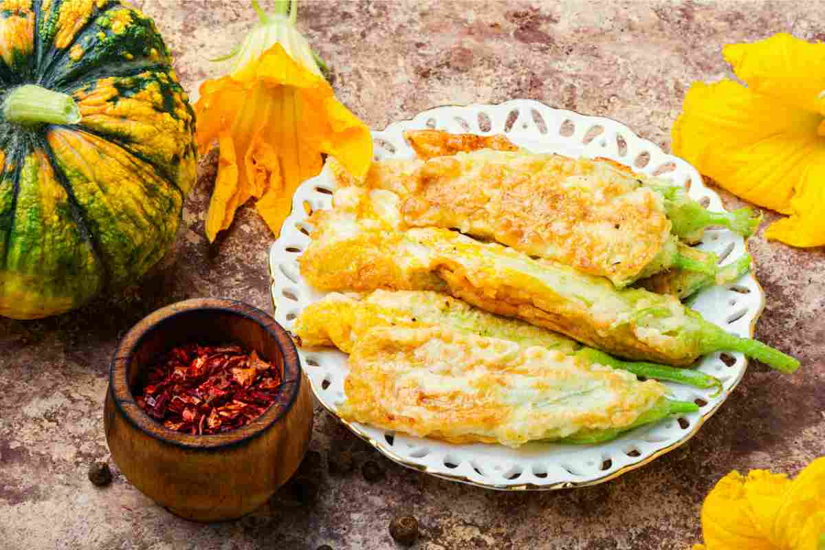 3 ricette sfiziose per friggere i fiori di zucca croccanti e non unti