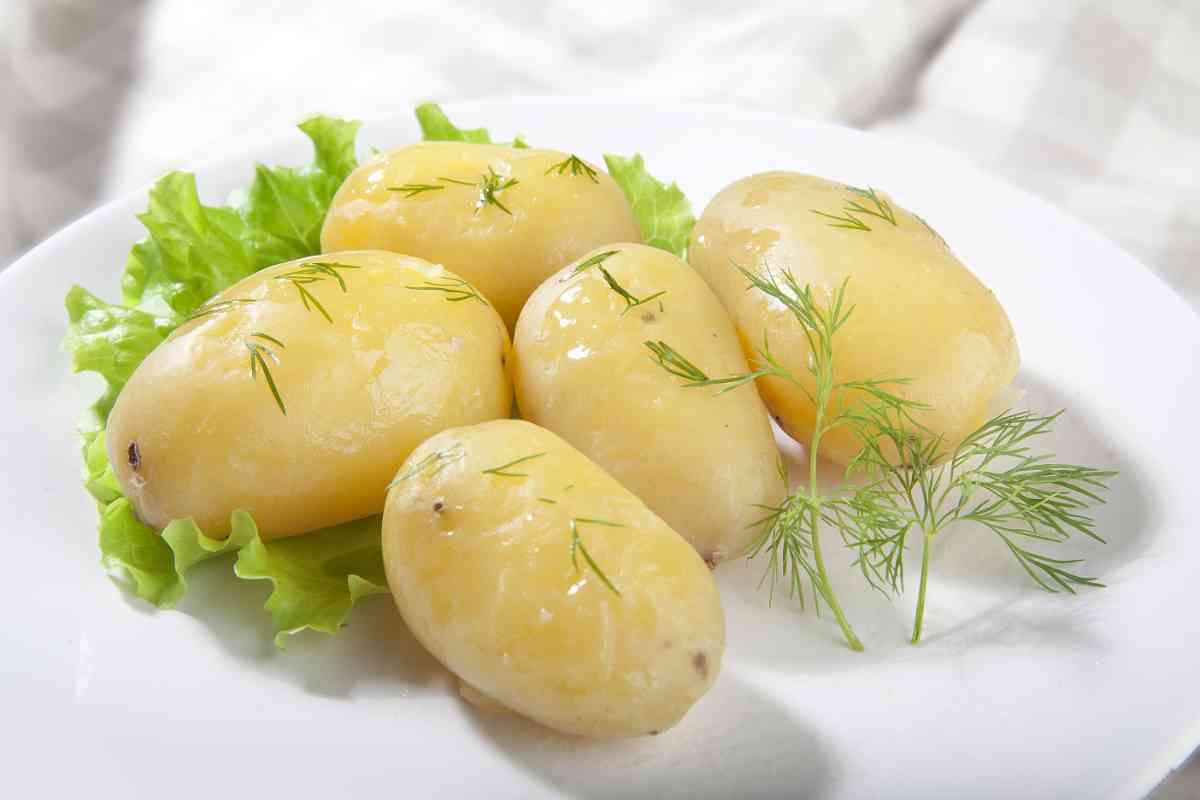 lessare le patate con o senza buccia