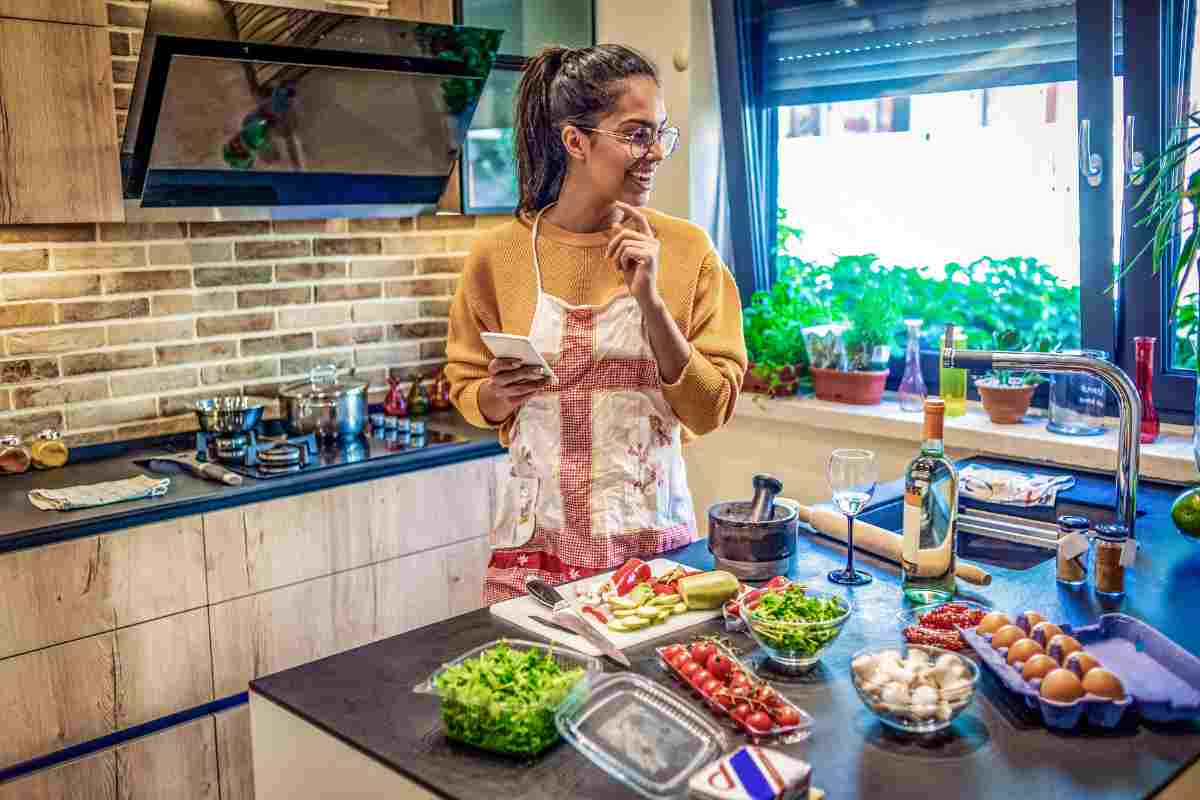 Una torta salata così ti svuota il frigorifero e ti fa risparmiare: il successo é assicurato