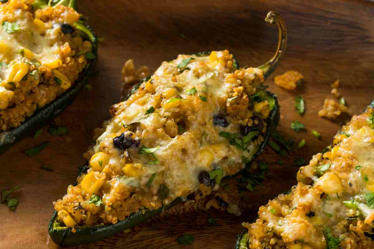 Peperoncini dolci napoletani imbottiti, saporiti e diversi dal solito: prepararli a cena e fai tutti felici