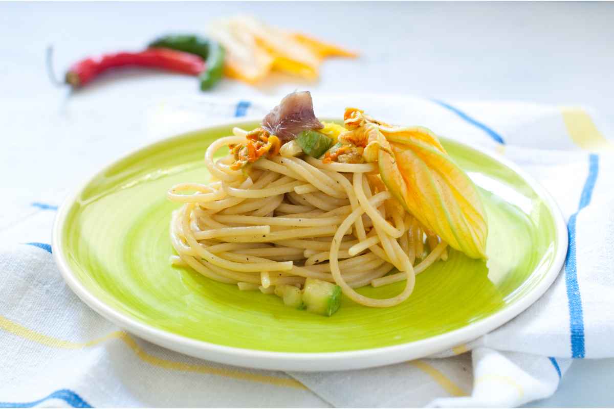 Pasta con i fiori di zucca