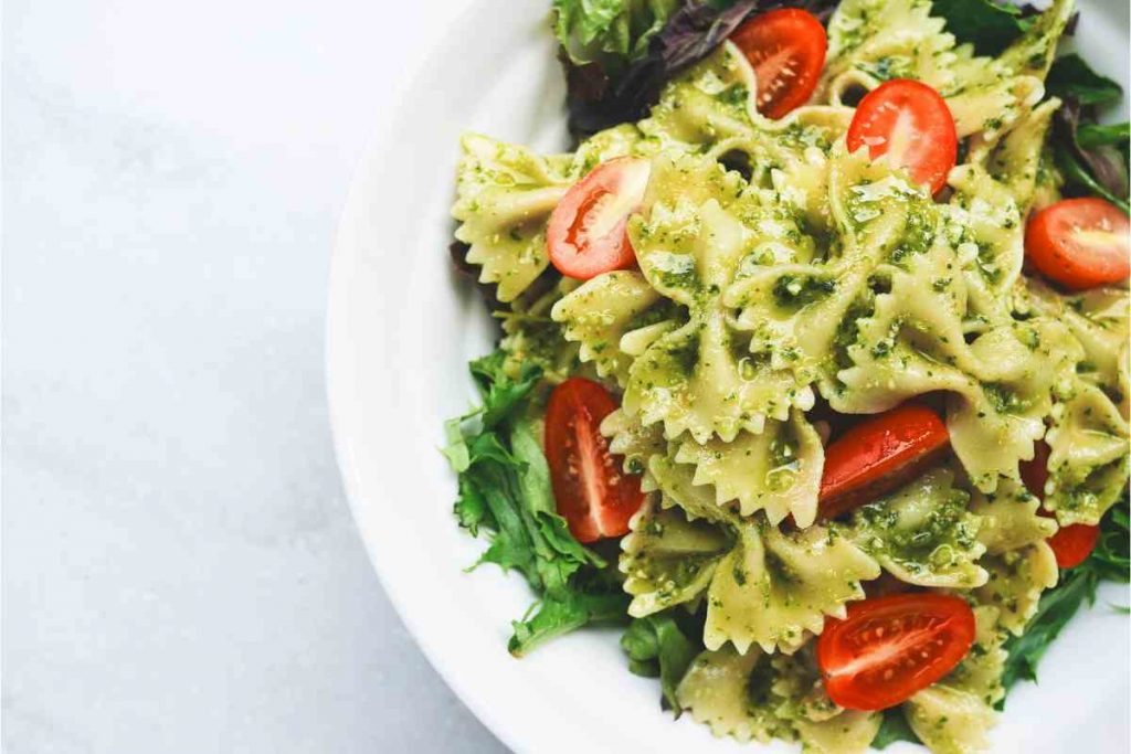 Pasta fredda al pesto e pomodorini