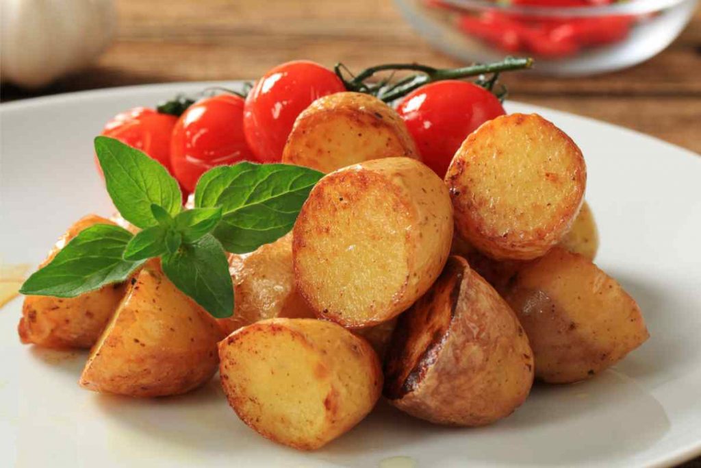 Trucchi per cucinare le patate arrosto con la buccia