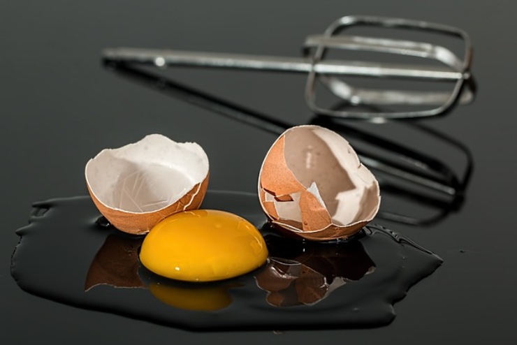 Uovo rotto si può cucinare