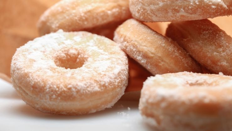 la ricetta delle ciambelle fritte, buone come al luna park