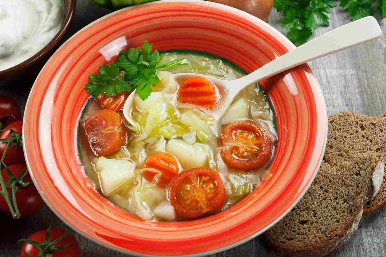 Questa zuppa si può gustare fredda o calda, ma ha una proprietà incredibile: brucia grassi e calorie con un’ora di palestra
