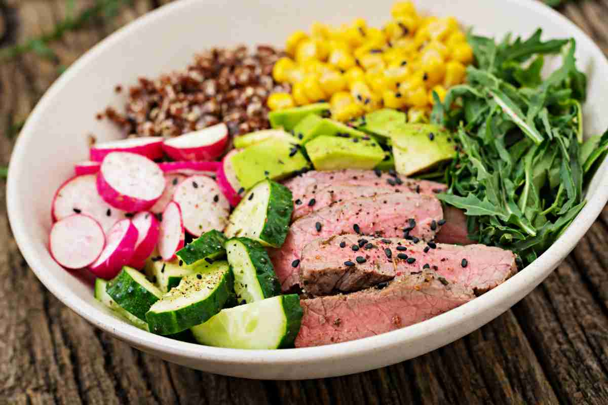 Bowl veloce con la carne, l’idea per il pranzo veloce d’estate