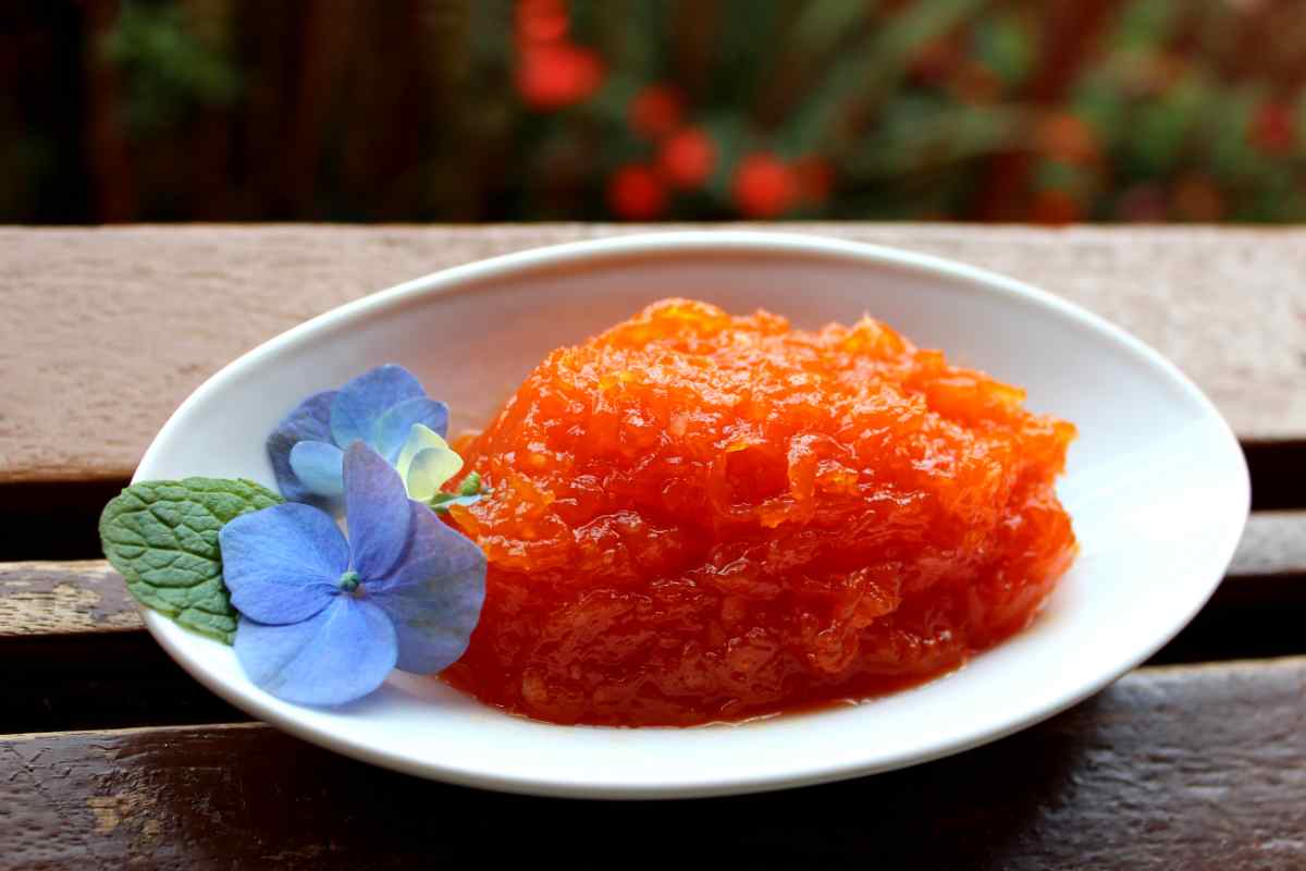 Confetture salate e marmellate fatte in casa per accompagnare i cibi in modo sfizioso