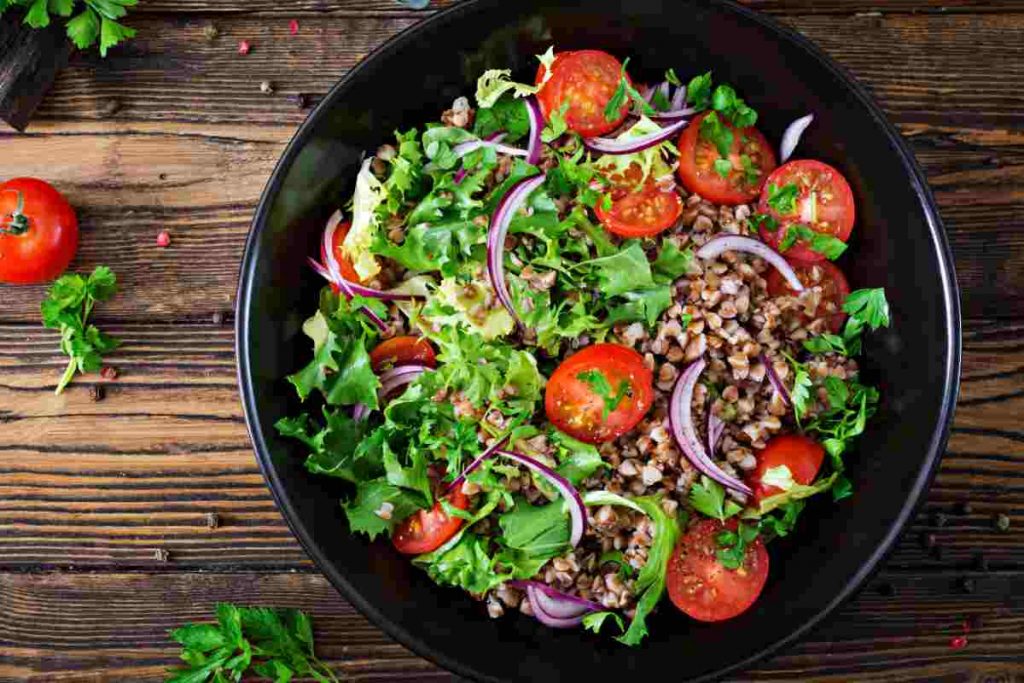 Insalata di grano saraceno estiva ricetta