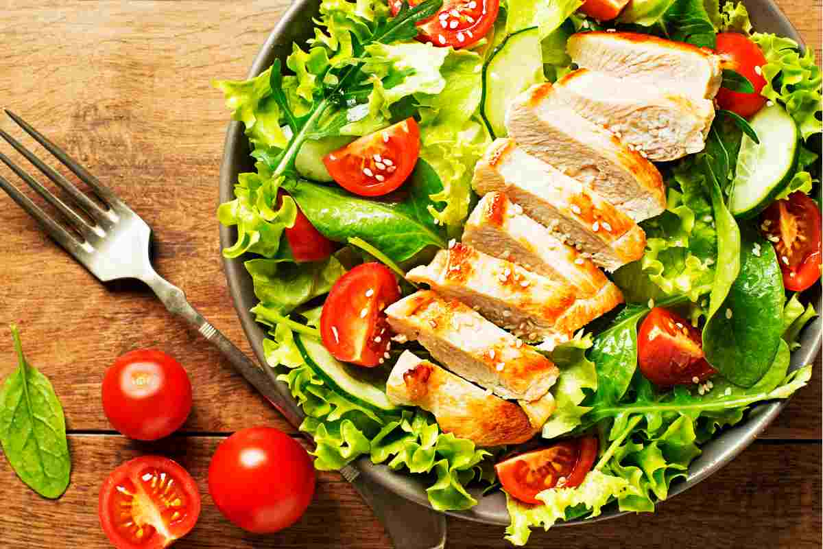 Altro che Caesar Salad, questa insalata di pollo all’italiana é assolutamente strepitosa: da provare subito