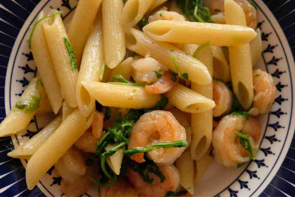 Pasta fredda gamberi e rucola ricetta