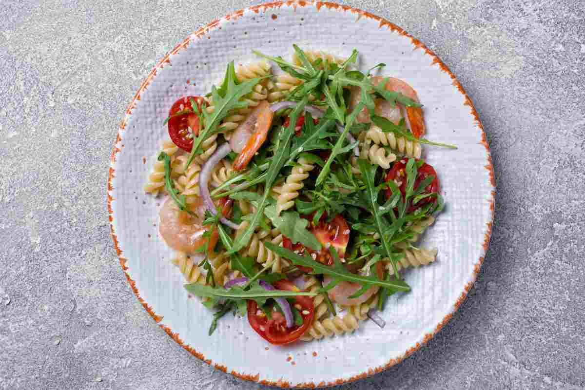 Pasta fredda gamberi rucola e pomodorini ricetta