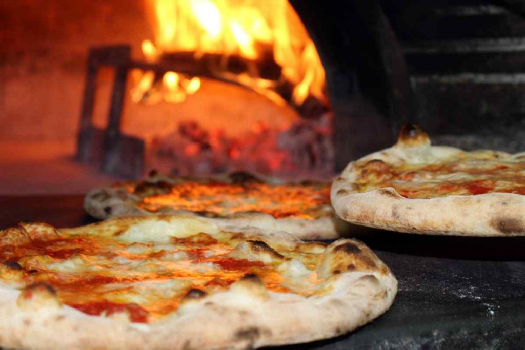 Pizza al forno a legna 