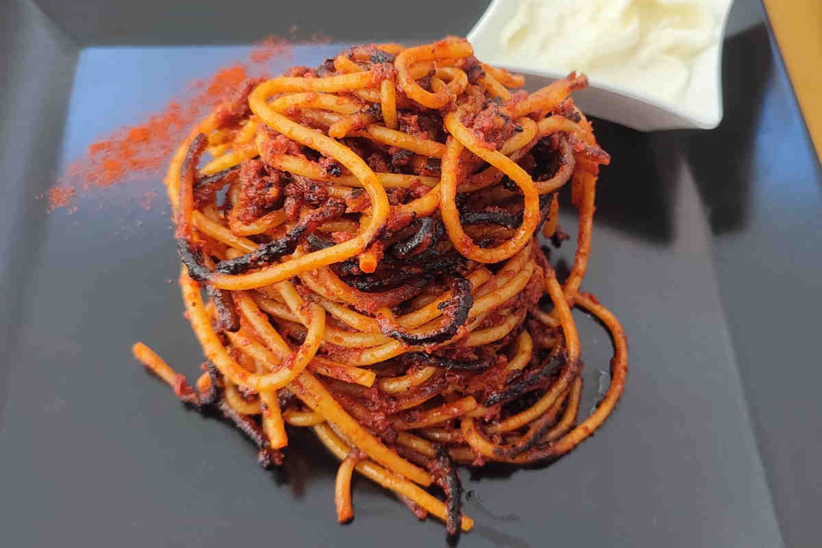 Spaghetti all’Assassina, piatto storico pugliese: per farlo alla perfezione, la tecnica è solo una