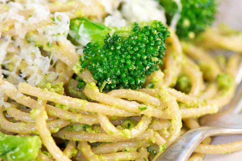Spaghetti con crema di broccoli ricetta