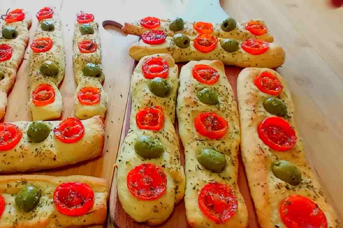 Le striscioline di focaccia devono stare solo 15 minuti in forno: saranno buonissime