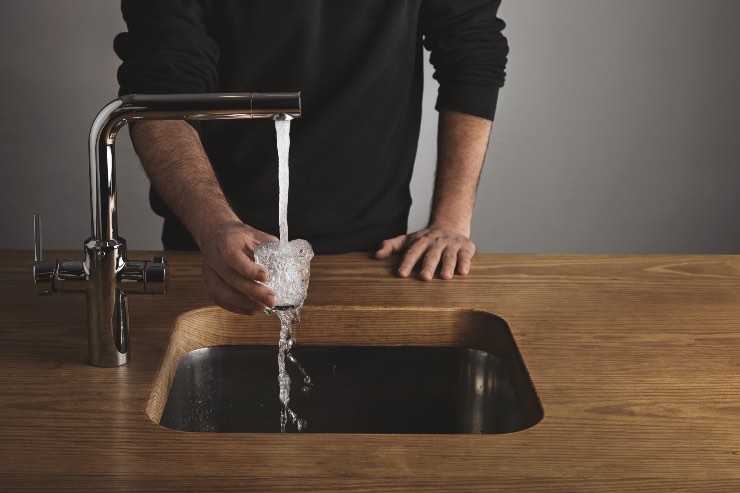 bere acqua dal rubinetto fa male