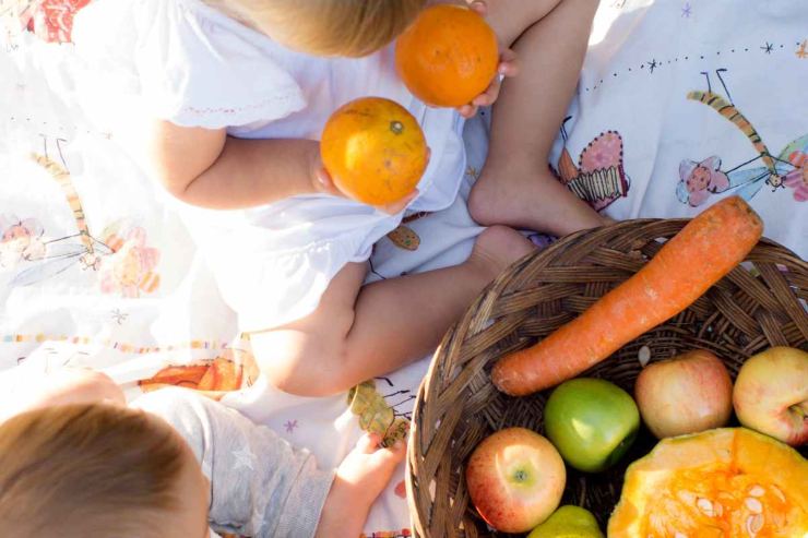Convincere i bambini a mangiare frutta e verdura