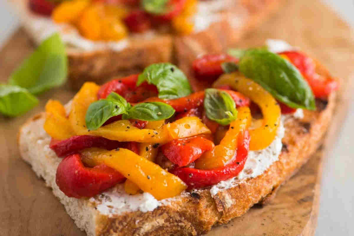 Antipasti con peperoni, le ricette più golose e facilissime, pochi ingredienti e massima resa (meglio dei secondi!)