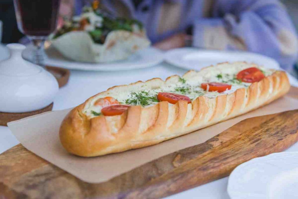 Baguette farcita al forno ricetta