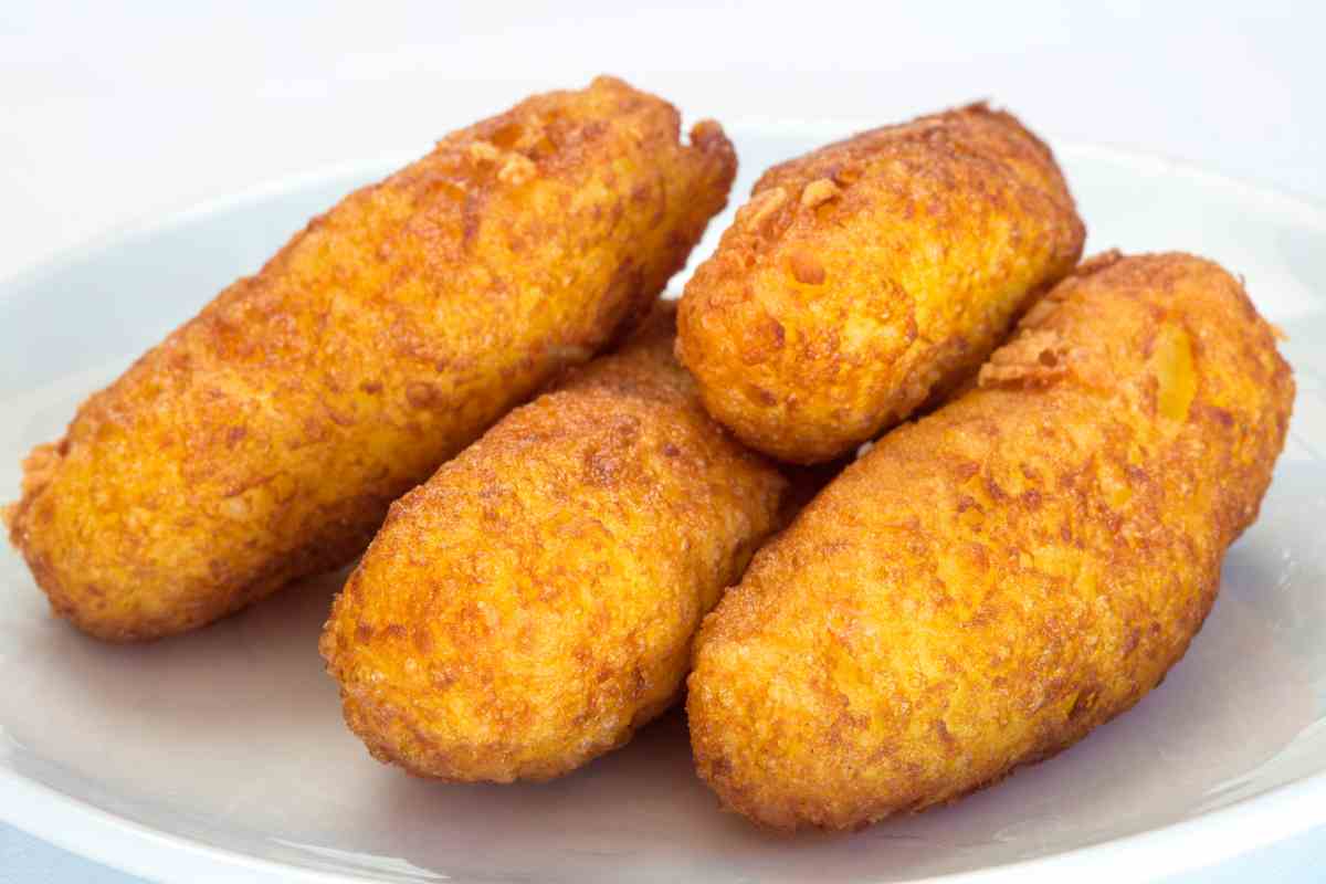 Niente supplì o arancini, questa sera con il riso avanzato facciamo delle crocchette strepitose