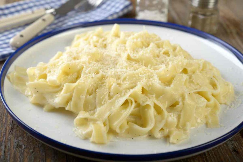 Fettuccine Alfredo ricetta