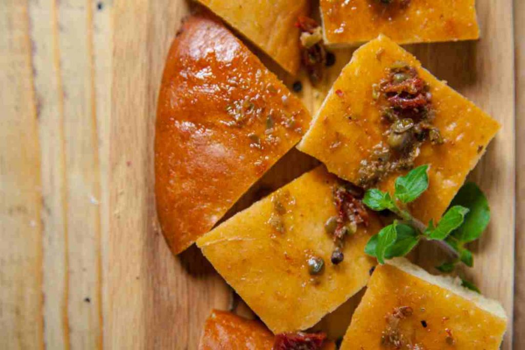 Focaccia al pomodoro con lievito istantaneo ricetta