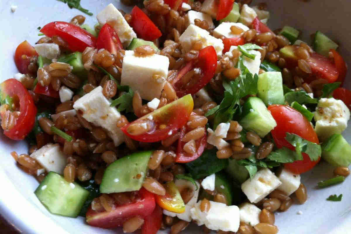 Insalata di farro alla greca ricetta