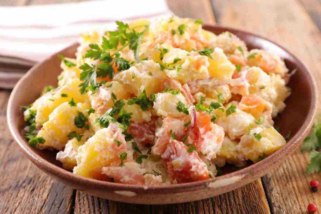 Insalata di patate e salmone ricetta