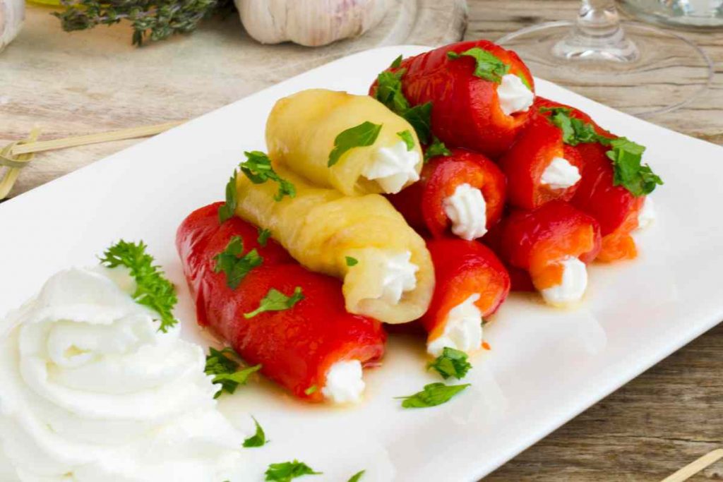 Involtini di peperoni per antipasto