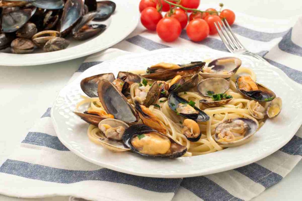 Pasta cozze e vongole in bianco ricetta